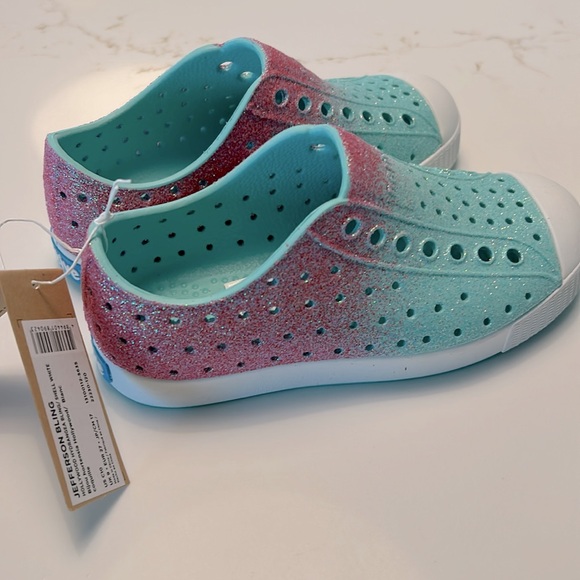 Native Shoes - Picture 2 of 5